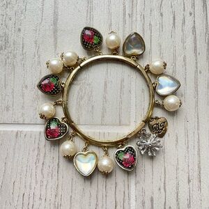 Betsey Johnson Vintage Pearl and Clear Heart Stretch Bracelet